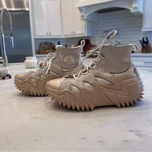 Size 8.5 Women's Converse Run Star Motion High Top Sneakers Egret/Oat Milk